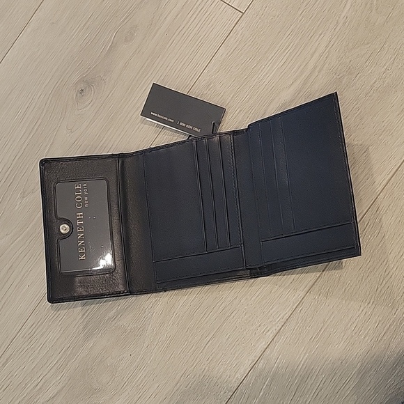 NWT Kenneth Cole Wallet - Picture 3 of 3